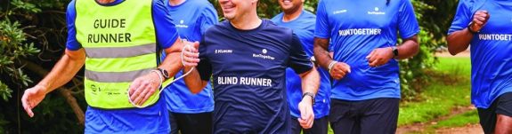 Guide runner with a running group and blind runner